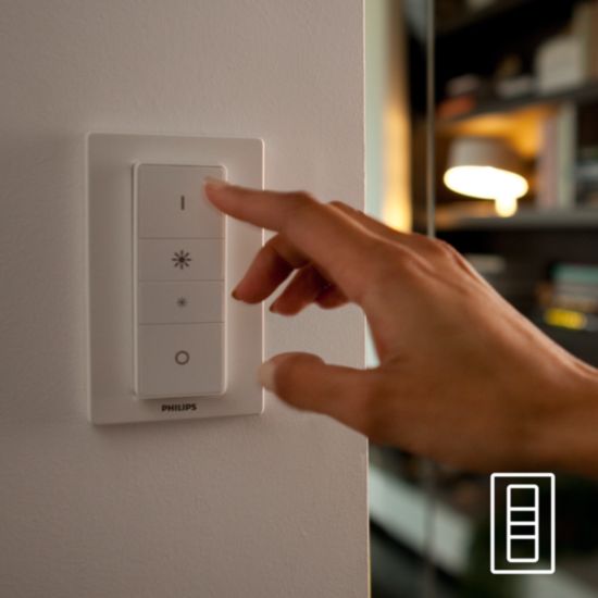 Nem og trådløs betjening med en Hue Dimmer Switch (medfølger)