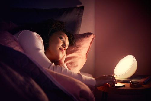 Philips Hue - Lampe à poser connectée Hue Go portable - White & Color  Ambiance - V2 - blanche sur batterie - Lampe connectée - Rue du Commerce