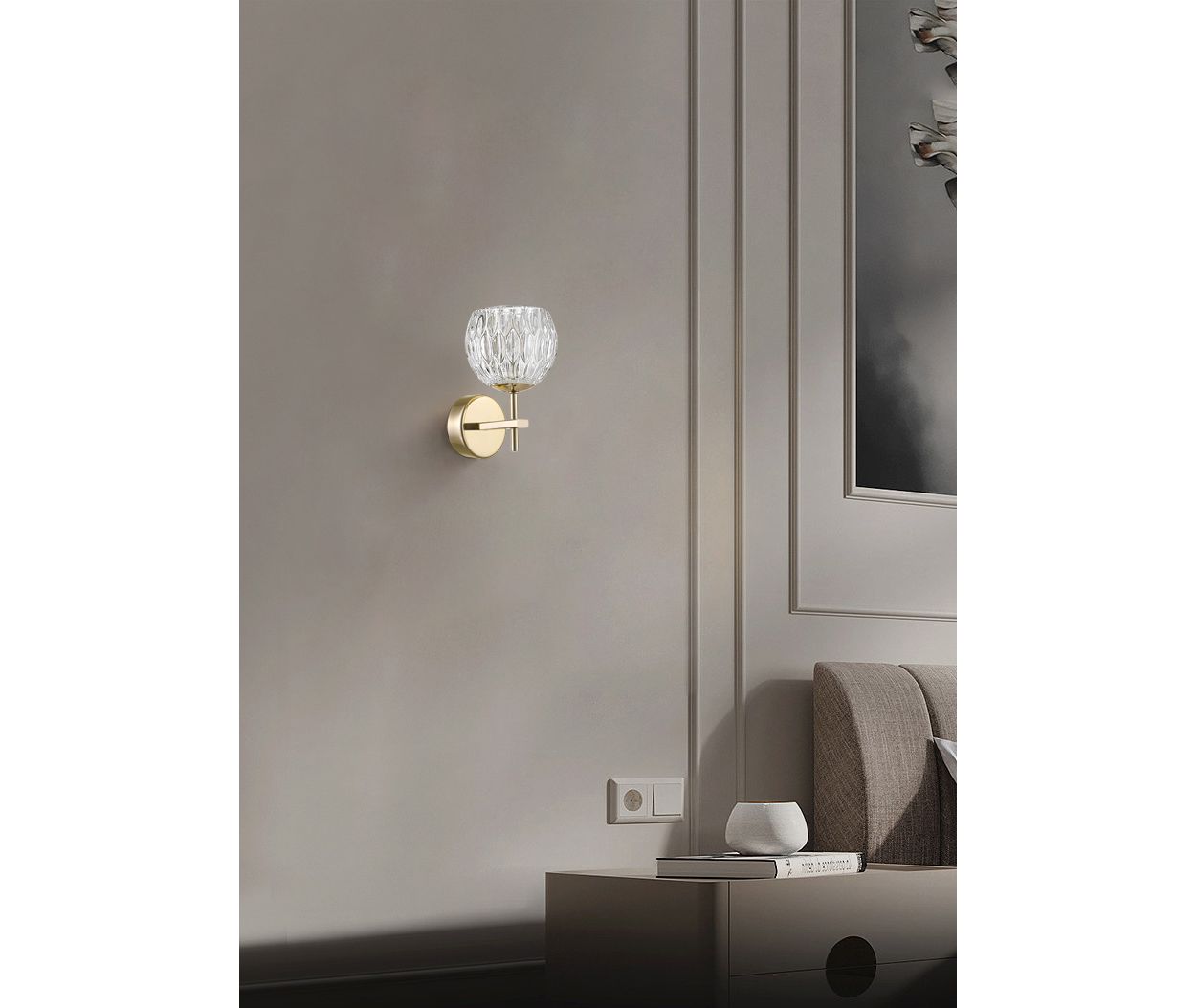 Contemporary-styled wall light with beautiful looks