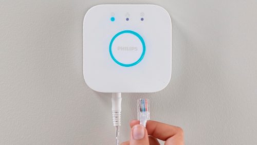 Hue モーションセンサーが、スマート ライトを動きに合わせて起動 | Philips Hue JP